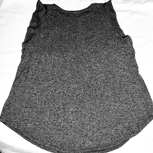 Old Navy Casual Crewneck Tunic with Ruffle Capped Sleeves. Color: B/W  Size:XL - Picture 1 of 8